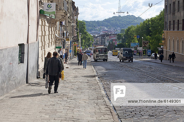 Städtisches Motiv Städtische Motive Straßenszene Straßenszene Europa Omnibus Fußgänger Lemberg Ukraine