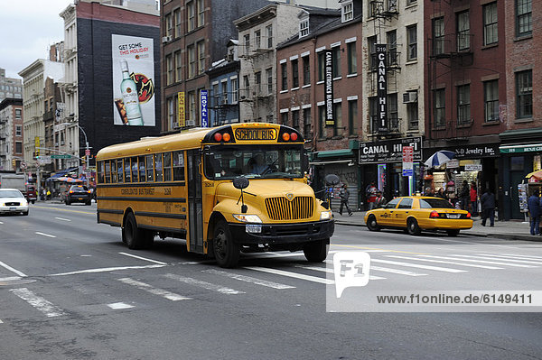 Schulbus  Canal Street  Lower Manhattan  New York City  New York  USA  Vereinigte Staaten von Amerika  Nordamerika