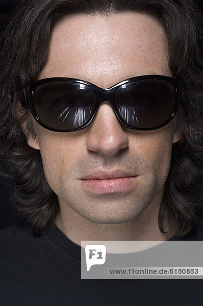 Close up of man wearing sunglasses