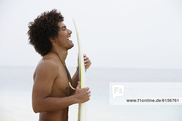 Mann  halten  Surfboard  Südamerika
