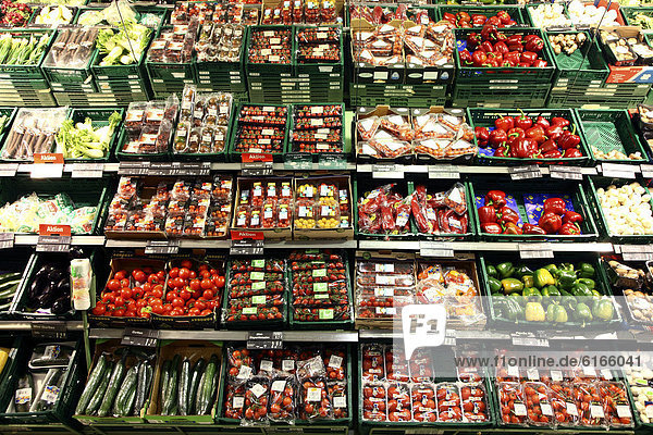 Gemüseabteilung  Selbstbedienung  Lebensmittelabteilung  Supermarkt  Deutschland  Europa