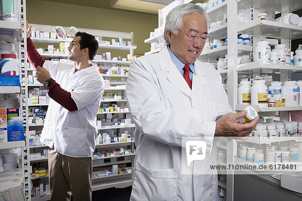 Senior  Senioren  Gesundheitspflege  Pharmazie  vorlesen
