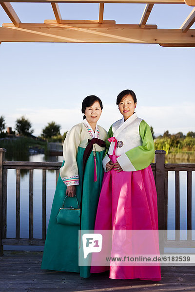 Tradition  Kleidung  südkoreanisch  Tochter  Mutter - Mensch