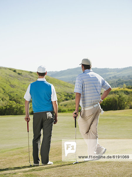 Zusammenhalt  Europäer  Mann  Golfsport  Golf  Kurs  spielen
