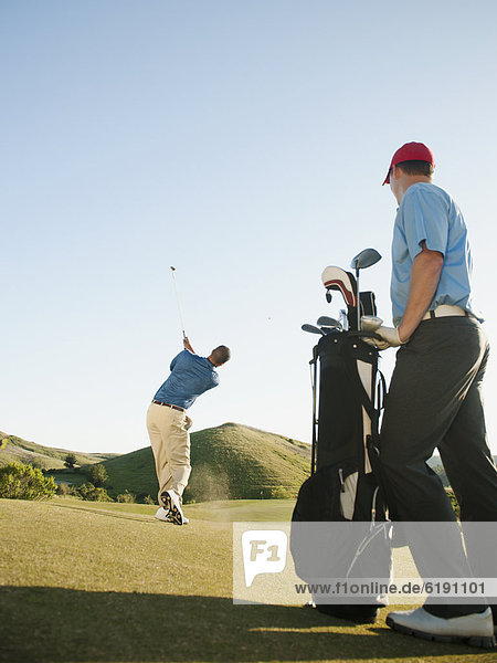 Mann  Golfsport  Golf  Kurs  spielen