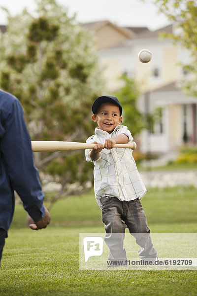 unterrichten  Menschlicher Vater  Sohn  Spiel  Baseball