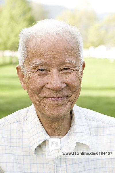 Senior  Senioren  Mann  lächeln  chinesisch