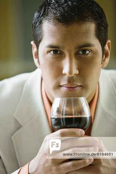 Geschäftsmann  Wein  Hispanier  rot  trinken
