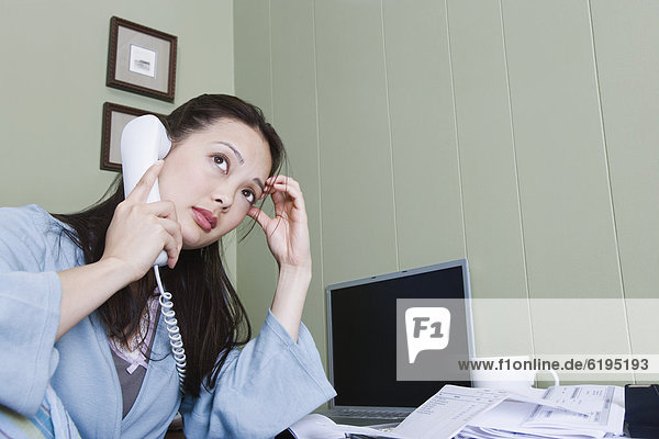 Frau  sprechen  Telefon  Streß