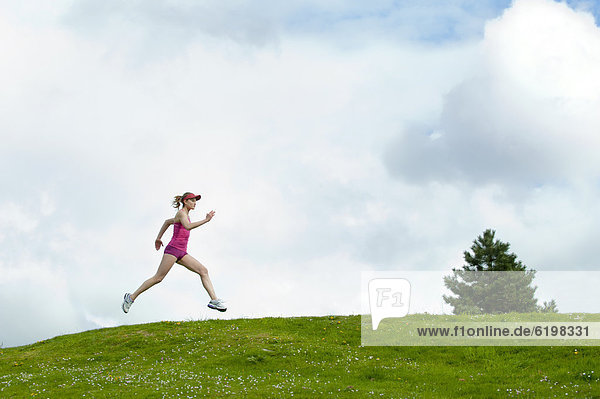 Außenaufnahme  Frau  rennen  mischen  Mixed  freie Natur