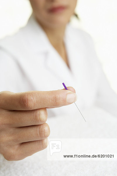Frau  halten  Akupunktur