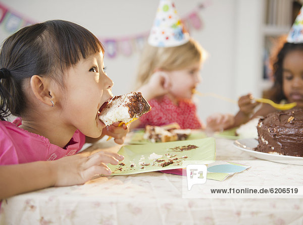 Fröhlichkeit  Party  Geburtstag  Kuchen  Mädchen