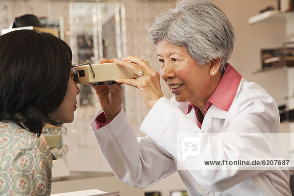 geben  chinesisch  Examen  Kunde  Optiker