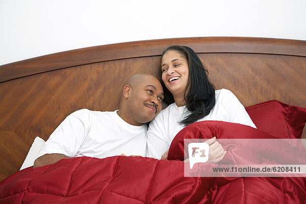 Mann Ehefrau Bett Entspannung Dominikanische Republik