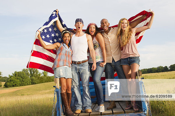 Freundschaft  halten  Fahne  Lastkraftwagen  amerikanisch