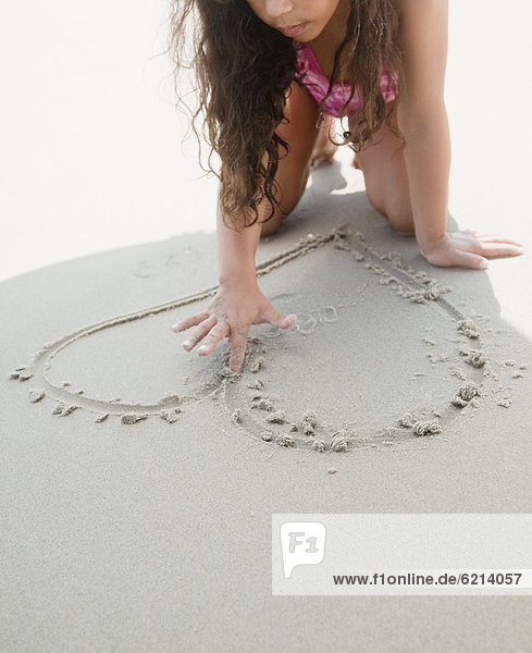 Form  Formen  Hispanier  Sand  Zeichnung  herzförmig  Herz  Mädchen