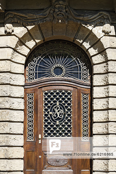 Neobarocke Eingangstüre zum Präsidentenschlösschen  Gebäude der Bezirksregierung Düsseldorf  Nordrhein-Westfalen  Deutschland  Europa