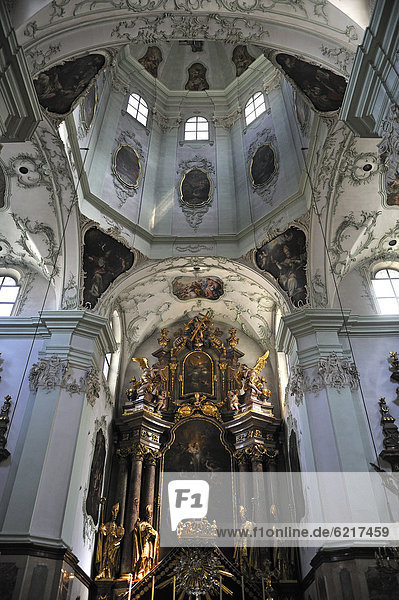 Rokokokuppel mit dem Hochaltar  18. Jhd.  in der Kirche Sankt Peter  St. Peter-Bezirk 1  Salzburg  Bundesland Salzburg  Österreich  Europa