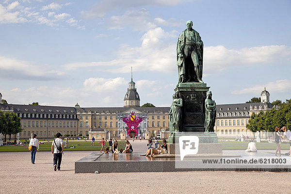 Karl Friedrichs von Baden monument in front of Karlsruhe Palace  Karlsruhe  Baden-Wuerttemberg  Germany  Europe
