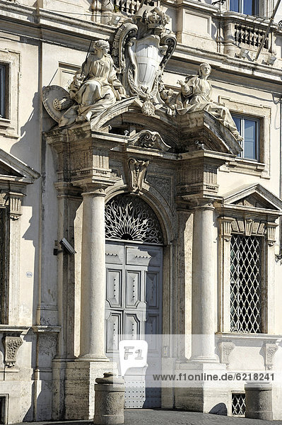 Portal des Verfassungsgerichtes Palazzo della Consulta von Ferdinando Fuga  Piazza del Quirinale  Rom  Latium  Italien  Europa