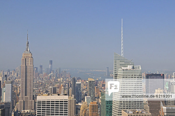 Vereinigte Staaten von Amerika USA Felsbrocken New York City Amerika aufspüren hoch oben Nordamerika Ansicht Terrasse Bank Kreditinstitut Banken Innenstadt Empire State Building links Manhattan rechts Rockefeller Center