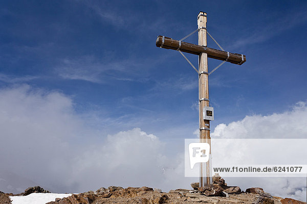 Gipfelkreuz der Gleckspitz im hintersten Ultental  Ultental  Südtirol  Italien  Europa