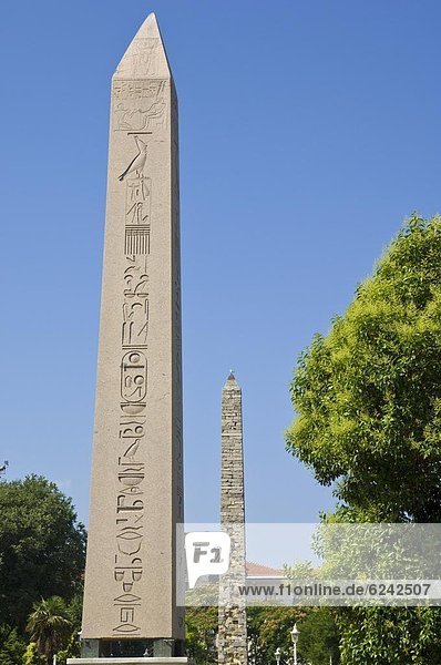 Egyptian Obelisk (Dikilitas) from Luxor and Serpentine Column (Yilani Sutun) from the temple of Apollo at Delphi in the Hippodrome (At Meydani)  Sultanahmet  Istanbul  Turkey  Europe