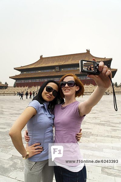 Tourists taking their own photograph in front of the Hall for Worship Of Ancestors  The Forbidden City  Beijing  China  Asia