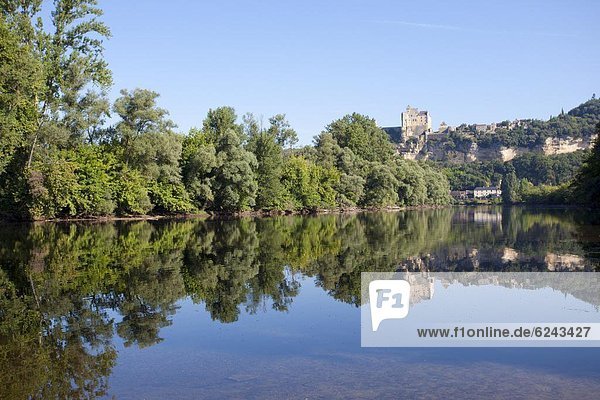 River Dordogne near Beynac  Dordogne  France  Europe