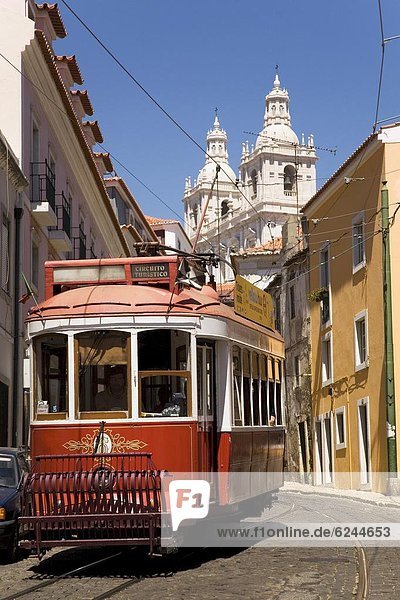 Lissabon  Hauptstadt  Europa  Freundschaft  rennen  Tourist  Nummer  vorwärts  Richtung  Straßenbahn  Alfama  Portugal