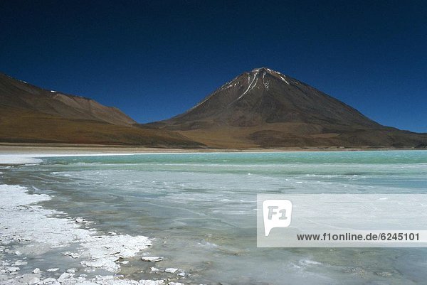 Licancabur volcano  Lago Verde  Salar de Uyuni  Bolivia  South America