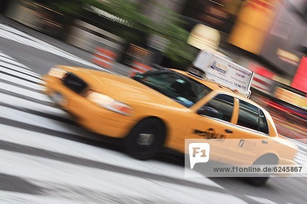 Vereinigte Staaten von Amerika  USA  New York City  Nordamerika  Bewegungsunschärfe  Manhattan
