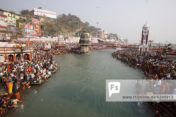 Thousands of devotees converge to take a dip in the River Ganges at Navsamvatsar  a Hindu holiday during the Maha Kumbh Mela festival  Haridwar  Uttarakhand  India  Asia