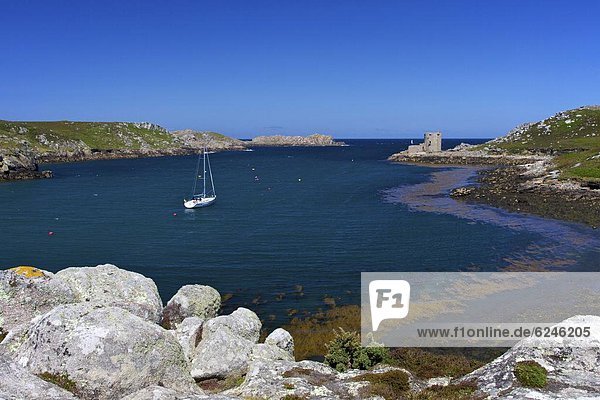 Frenchman's Point  looking to Cromwell's Castle  Island of Tresco  Isles of Scilly  England  United Kingdom  Europe