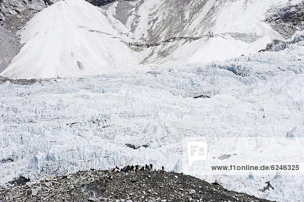 Trekkers below the The Western Cwm glacier at Everest Base Camp  Solu Khumbu Everest Region  Sagarmatha 0tio0l Park  Himalayas  Nepal  Asia