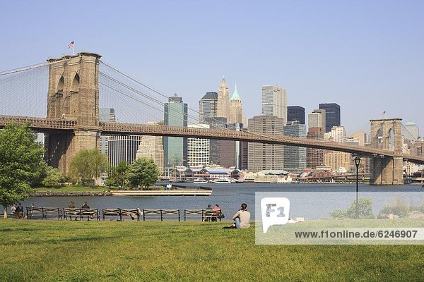 Vereinigte Staaten von Amerika USA Brücke Fähre Nordamerika New York City Brooklyn Manhattan
