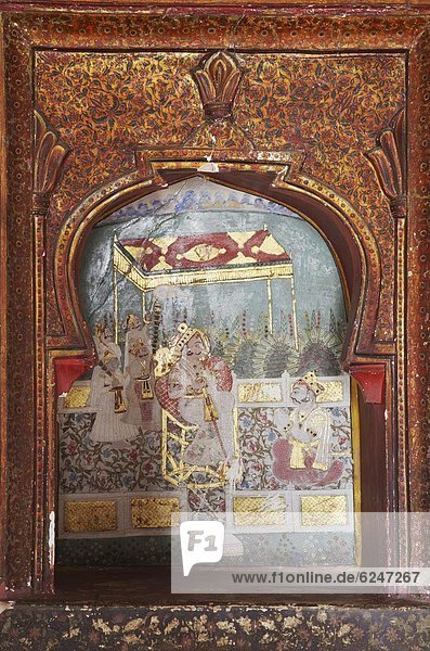 Ancient murals in Chhatra Mahal  Bundi Palace  Bundi  Rajasthan  India  Asia