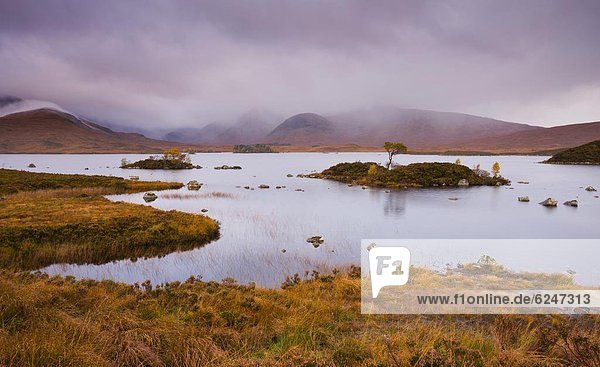 Europa Großbritannien Himmel über Sturm Herbst Highlands Moor Schottland