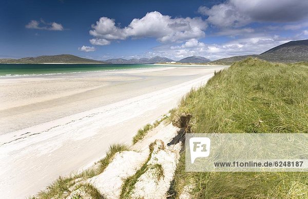 niedrig Europa sehen Strand Großbritannien Hügel Gezeiten weiß Sand Schottland