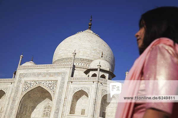 Frau  UNESCO-Welterbe  Agra  Asien  Indien  Sari  Uttar Pradesh