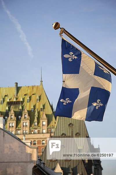 Dach  frontal  Fahne  Nordamerika  Fokus auf den Vordergrund  Fokus auf dem Vordergrund  Palast  Schloß  Schlösser  Quebec  Quebec City