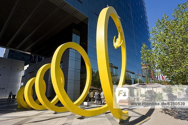 spiralförmig  spiralig  Spirale  Spiralen  spiralförmiges   Skulptur  gelb  Mittelpunkt  Business  Chile  Ortsteil  Südamerika