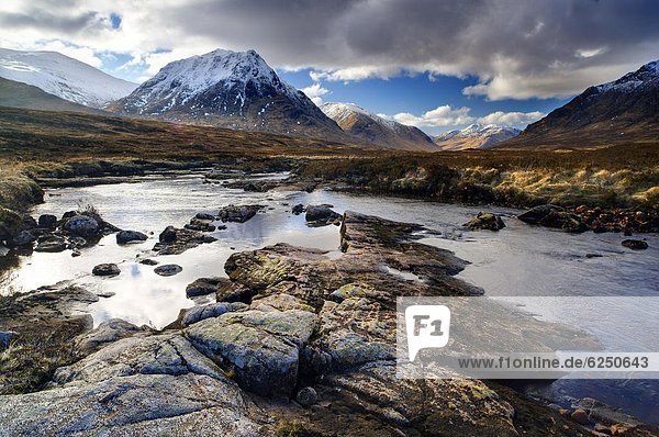 Europa  Berg  Winter  Großbritannien  über  Fluss  Highlands  Ansicht  bedecken  Schottland  Schnee