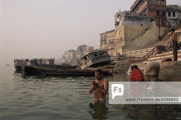 baden  Fluss  Hinduismus  Ganges  Pilgerer  Asien  Indien