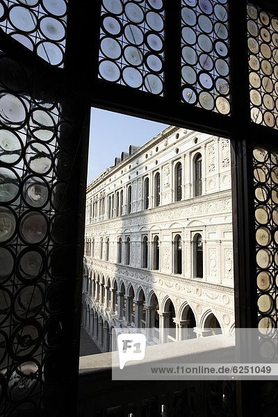 Europa  sehen  Fenster  Palast  Schloß  Schlösser  blättern  Venetien  Dogenpalast  Italien  Venedig