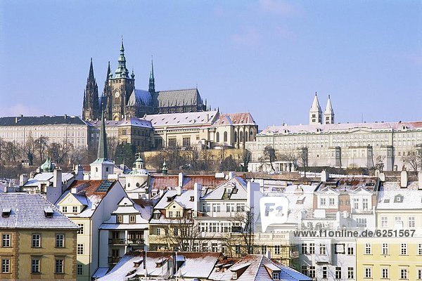 Prag Hauptstadt Europa Winter Palast Schloß Schlösser Gebäude Tschechische Republik Tschechien Vorort