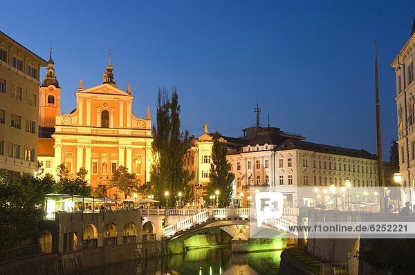 Ljubljana  Hauptstadt  Europa  über  Brücke  Fluss  Kirche  3  Slowenien