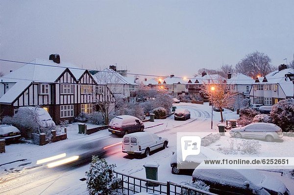 Snowy Street Szene  Surrey  Greater London  England  Großbritannien  Europa