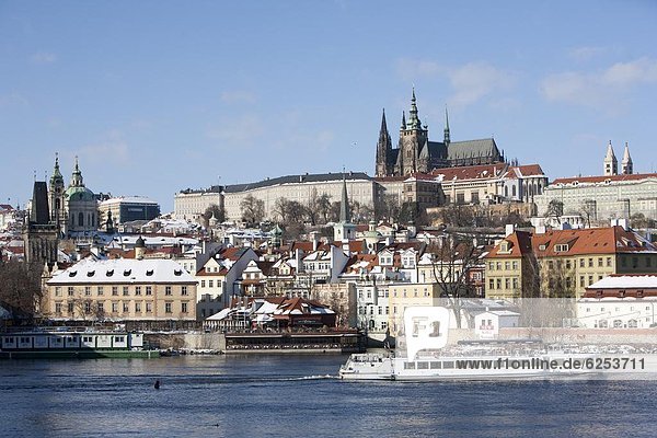 Prag  Hauptstadt  Europa  Brücke  Tschechische Republik  Tschechien  Ansicht  UNESCO-Welterbe  Prager Burg