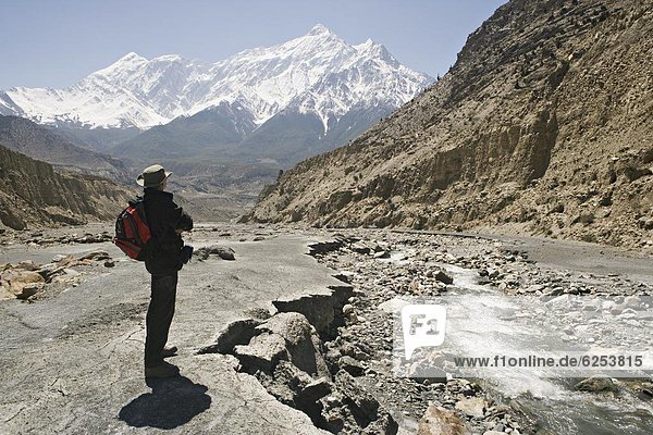 entfernt  hoch  oben  Anschnitt  Fröhlichkeit  Wand  Ehrfurcht  Absperrung  Form  Formen  Ansicht  Reise  Bergwanderer  Himalaya  Annapurna  Schaltkreis  Nepal